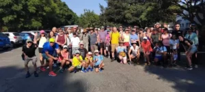 Group of people getting ready to hike